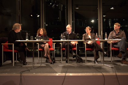 Das Podium; Wilfried Reichart (Moderation), Gertrud Koch, Ekkehard Knörer, Christiane Peitz, Jan Distelmeyer (v.l.)